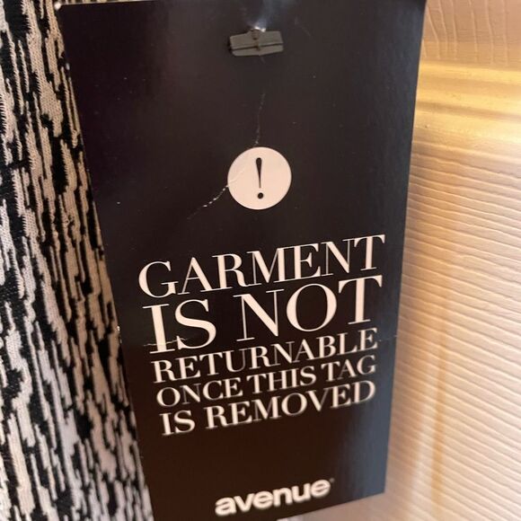 BLACK AND WHITE PULL OVER DRESS WITH 3/4 LENGTH SLEEVES SIZE 18/20 NWT - Picture 5 of 6